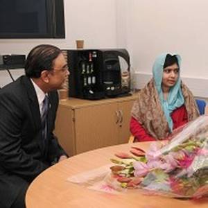 President Zardari visiting  Malala on 8th December 2012